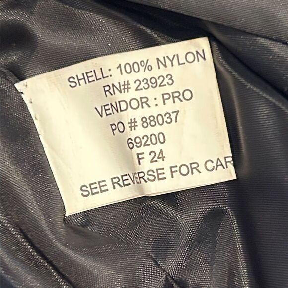 NEW Canyon Guide Outfitters Black Hooded Puffer Vest - Picture 6 of 6